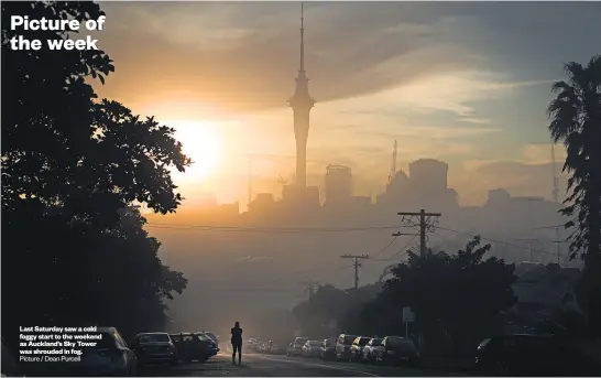  ?? Picture / Dean Purcell ?? Last Saturday saw a cold foggy start to the weekend as Auckland’s Sky Tower was shrouded in fog.