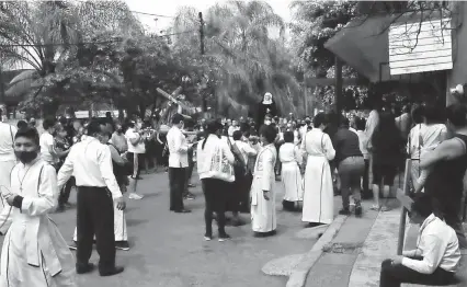  ?? /EL SOL DE CÓRDOBA ?? Fieles católicos hicieron recorrido por las 14 estaciones. Jaime Ramírez