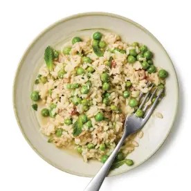  ?? Photograph: Robert Billington/The Guardian. Food stylist: Loïc Parisot. ?? Felicity Cloake’s risi e bisi.