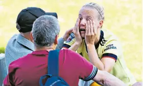  ?? ?? Anguish: Arsenal’s Beth Mead is devastated after missing out on the WSL title by a point