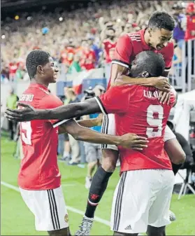  ?? FOTO: AP ?? Lukaku ya ha estrenado su cuenta como goleador de los ‘diablos rojos’ con dos tantos