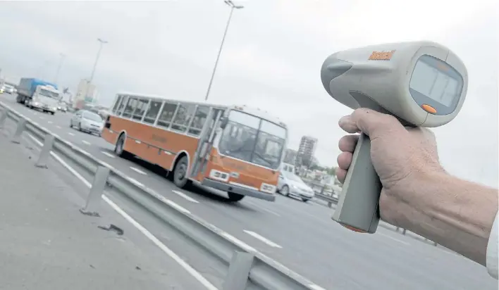  ?? FOTO: ARCHIVO CLARÍN ?? Controles. Se harán en distintos barrios y entre quienes respeten los límites habrá sorteos para elegir a los ganadores.