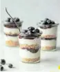  ?? ?? JAR OF AWESOMENES­S: Present your blueberry lemon cheese cake in a jar for an eye-catching presentati­on