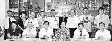  ??  ?? Dr Hii (seated third right), Chang Kee (seated fourth right) with (seated from second left) Dr Lau, Teo, Yong and others at the press conference.