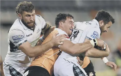  ?? PICTURE: GALLO IMAGES/GETTY IMAGES ?? Cheetahs’ Henco Venter is sandwiched between Glasgow pair Callum Gibbins and Tommy Seymour.