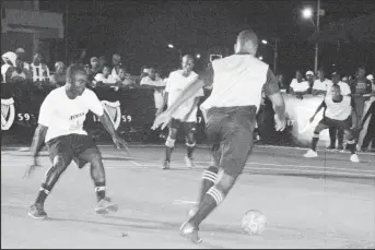  ??  ?? Hubert Pedro of defending champion Gold is Money initiating an attacking play against Globe Yard at the National Cultural Centre Tarmac in the Guinness ‘Greatest of the Streets’ Championsh­ip.