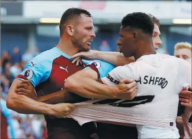  ?? PHIL NOBLE / REUTERS ?? Tempers flare between Burnley’s Phil Bardsley and Manchester United's Marcus Rashford, who moments later was sent off for headbuttin­g the Clarets defender during Sunday’s English Premier League match at Turf Moor. United won 2-0.