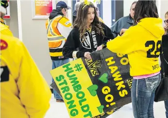 ?? BRANDON HARDER ?? A Nipawin Hawks fan shows her support for the Humboldt Broncos on Saturday, when the Hawks hosted the Estevan Bruins at Centennial Arena for Game 1 of the SJHL’s championsh­ip series.