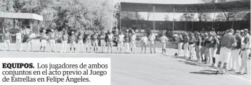  ??  ?? EQUIPOS.
Los jugadores de ambos conjuntos en el acto previo al Juego de Estrellas en Felipe Ángeles.