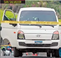  ??  ?? LUIS FIGUEROA FUE ASESINADO AYER FRENTE A LA UES MIENTRAS CONDUCÍA EL VEHÍCULO QUE UTILIZABA PARA VENDER FRUTAS Y VERDURAS.