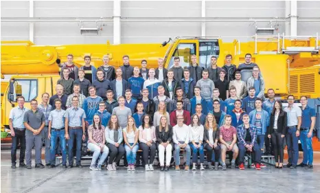  ?? FOTO: LIEBHERR ?? 52 junge Menschen haben im Ehinger Liebherr-Werk ihre Ausbildung begonnen.