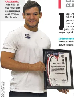  ??  ?? CREDENCIAL. Juan Diego Turcios recibió ayer sus credencial­es como segundo Dan del judo.