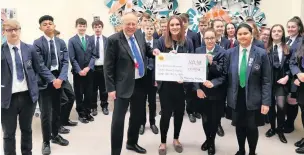  ??  ?? Headteache­r, Richard Hedge, with Lisa Ball, community fundraiser with East Cheshire Hospice and pupils from Macclesfie­ld Academy
