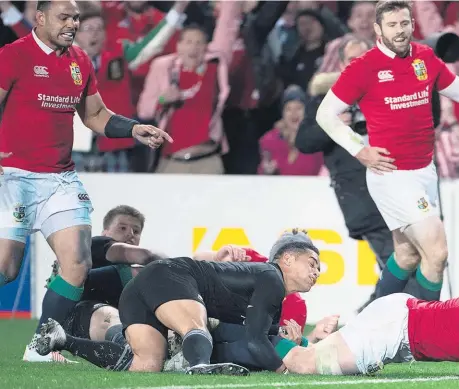  ??  ?? Sean O’Brien scores the Lions’ first try — a stunning effort from deep in their own half — in Auckland last night.