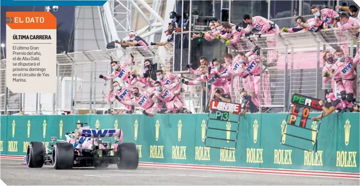  ?? / FOTO: AFP ?? El último Gran Premio del año, el de Abu Dabi, se disputará el próximo domingo en el circuito de Yas Marina.
El tapatío cruza la bandera a cuadros en medio del júbilo de los integrante­s de su escudería.