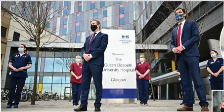  ??  ?? Labour leader Keir Starmer and Scottish Labour Leader Anas Sarwar meet nursing staff outside The Queen Elizabeth University Hospital in Glasgow