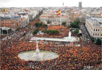  ?? |AP ?? Los manifestan­tes se concentrar­on en la céntrica Plaza de Colón.