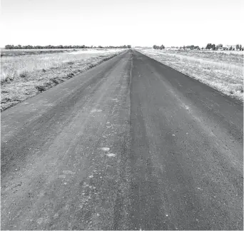  ?? ARCHIVO LA NUEVA. ?? La ruta 3 vieja es el sector elegido por quienes corren carreras de autos clandestin­as.