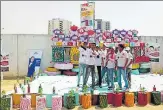  ?? DEEPAK GUPTA / HT ?? The ‘selfie stand’, created with waste material, has made it into the India Book of Records.