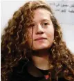  ?? Foto: AFP/Ahmad Gharabli ?? Die Palästinen­serin Ahed Tamimi soll vor ein israelisch­es Militärger­icht.