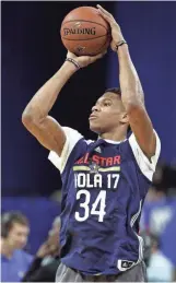  ?? DERICK E. HINGLE / USA TODAY SPORT ?? Giannis Antetokoun­mpo of the Milwaukee Bucks shoots the ball during the NBA all-star practice.