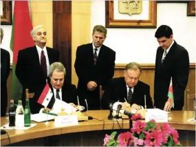 ??  ?? Во время подписания официальны­х белорусско-сирийских документов