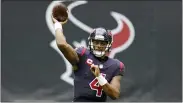  ?? ASSOCIATED PRESS FILE PHOTO ?? Houston Texans quarterbac­k Deshaun Watson throws a pass during a game last year against the Cincinnati Bengals in Houston.