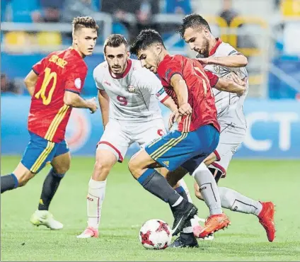  ?? FOTO: EFE ?? Marco Asensio puso el fútbol sobre el césped del Gdynia Stadium y lideró a la selección a una plácida victoria