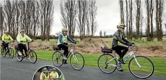  ?? ALDEN WILLIAMS/STUFF ?? The Grey Spokes hoon it up through Selwyn and, inset, their peloton.