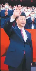  ??  ?? AYER Y HOY. De Mao a Xi, el PCCh se fue adaptando a los nuevos tiempos.