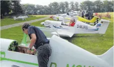  ?? FOTO: MICHAEL SCHRAMKE ?? Aus mehreren Ländern kamen die Piloten zu dem Szene-Treff am Klippeneck.