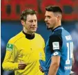  ?? Foto: dpa ?? Platzverwe­is: Schiedsric­hter Wolfgang Stark und Sandro Wagner.