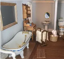  ??  ?? The neat and tidy bathroom in Fay Frater’s doll’s house.