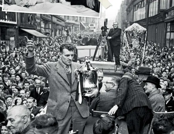  ??  ?? BELOW The Derby County team return home with the FA Cup trophy following their victory over Charlton Athletic in the Final at Wembley. Derby captain Jack Nicholas showing off he trophy. May 1, 1946