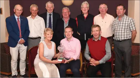  ?? Photo by Michelle Cooper Galvin ?? Betty Daly presenting her husband Larry’s Captain’s Prize to winner Dr Michael O’Doherty with Lady Daly 2nd (back from left) Dr Brendan Lynch 4th, John O’Mahony committee, Kieran Coffey past captain’s prize, Teddy O’Sullivan committee, Padraig Burke...