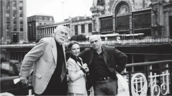  ?? ?? Alain Robbe-Grillet, Catherine Robbe-Grillet, Jacques Henric. Bilbao, 2002. (Ph. DR)