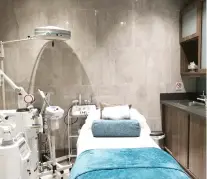  ??  ?? TREATMENT ROOM IN BODYWORX MEDICAL SPA