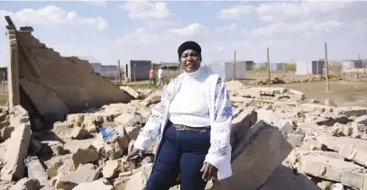  ?? Picture: Nigel Sibanda ?? FURIOUS. Sinqobile Maphosa at her demolished house in Lakeview, south of Johannesbu­rg, yesterday. The house was mistakenly demolished by the Gauteng housing department in March.