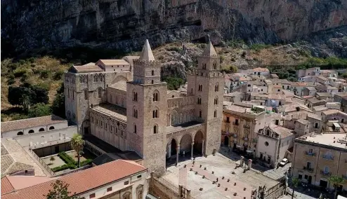  ?? ?? Avec leur histoire passionnan­te et leurs splendeurs artistique­s, les églises sont devenues des temples de la culture ainsi que des sites sacrés.