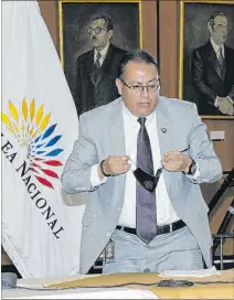  ?? HENRY LAPO / EXPRESO ?? Respuesta. Santiago Salazar defendió la contrataci­ón de la Asamblea.