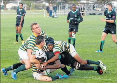  ?? Picture: FREDLIN ADRIAAN ?? DRIVING FORCE: Pearson's Xolisa Matshoba crosses the try line against Despatch yesterday