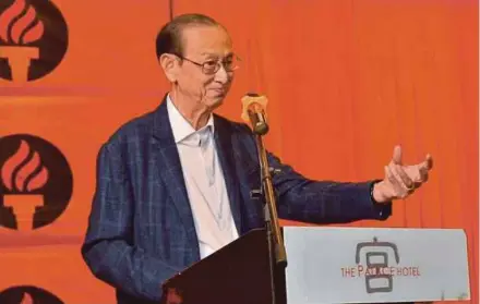  ??  ?? Liberal Democatic Pary (LDP) honorary president Tan Sri Chong Kah Kiat addressing party members in Kota Kinabalu on Wednesday.