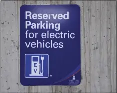  ?? H John Voorhees III / Hearst Connecticu­t Media ?? An electric vehicle charging station available in the lower level of the Western Connecticu­t State University garage on White Street in Danbury.