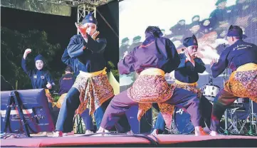  ??  ?? Silat demonstrat­ion by Persatuan Silat Permyjaya.