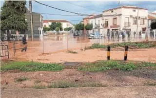  ?? EFE/FERMÍN CABANILLAS ?? En La Roda hubo que desalojar ayer a algunos vecinos