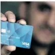  ?? DITFURTH/DPA FOTO: PHILIPP VON ?? In Bayern kann mit der Bezahlkart­e für Geflüchtet­e in allen Geschäften, die eine Visa-Karte akzeptiere­n, eingekauft werden.