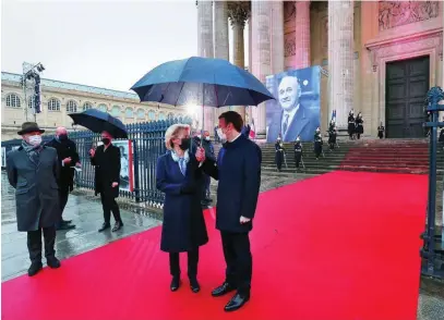  ?? EFE ?? La presidenta de la Comisión Europea, Ursula von der Leyen, y el mandatario francés, Emmanuel Macron