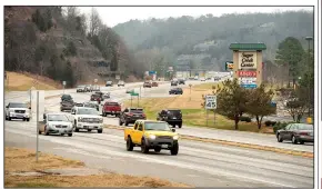  ?? NWA Democrat-Gazette/BEN GOFF • @NWABENGOFF ?? Traffic flows Dec. 20 on Bella Vista Way/U.S. 71 in Bella Vista. A new study says intersecti­on improvemen­ts, added lanes and access controls such as traffic signals are needed to relieve rushhour traffic.