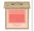  ?? ?? Blush Poudre Pressée Paul & Joe Beauté, 24 €, + étui compact en fausse fourrure, 12 €.