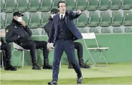  ??  ?? AGENCIAS
El entrenador del Villarreal, Unai Emery, durante el encuentro en Elche. ((